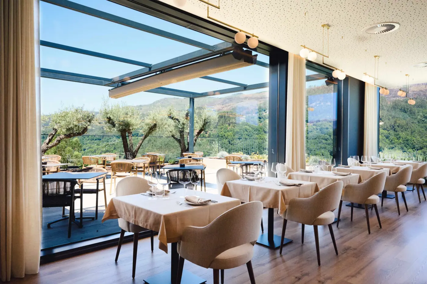 Restaurante Alcateia com vista para a paisagem